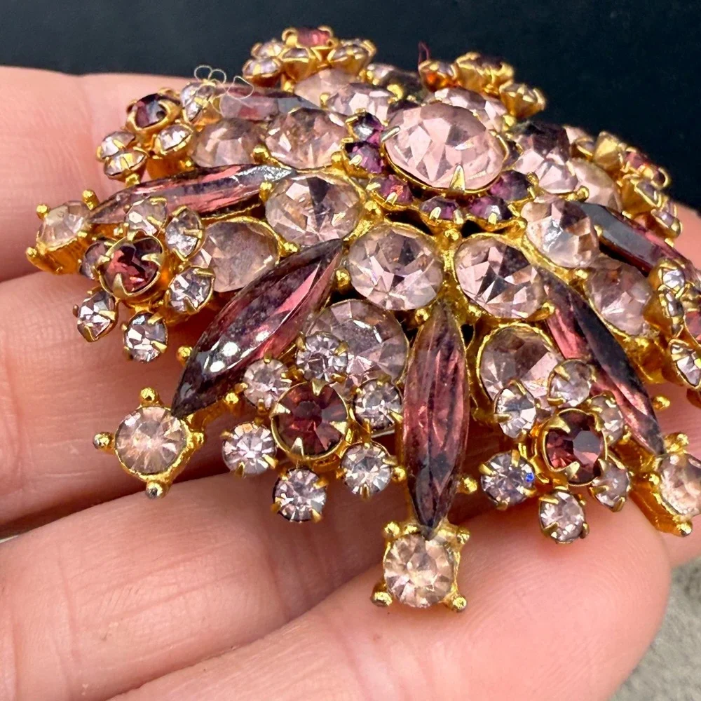 Vintage Rhinestone Brooch Purple‎ Gold Tone  Sparkle